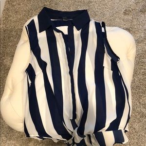 Sleeveless knitted blouse